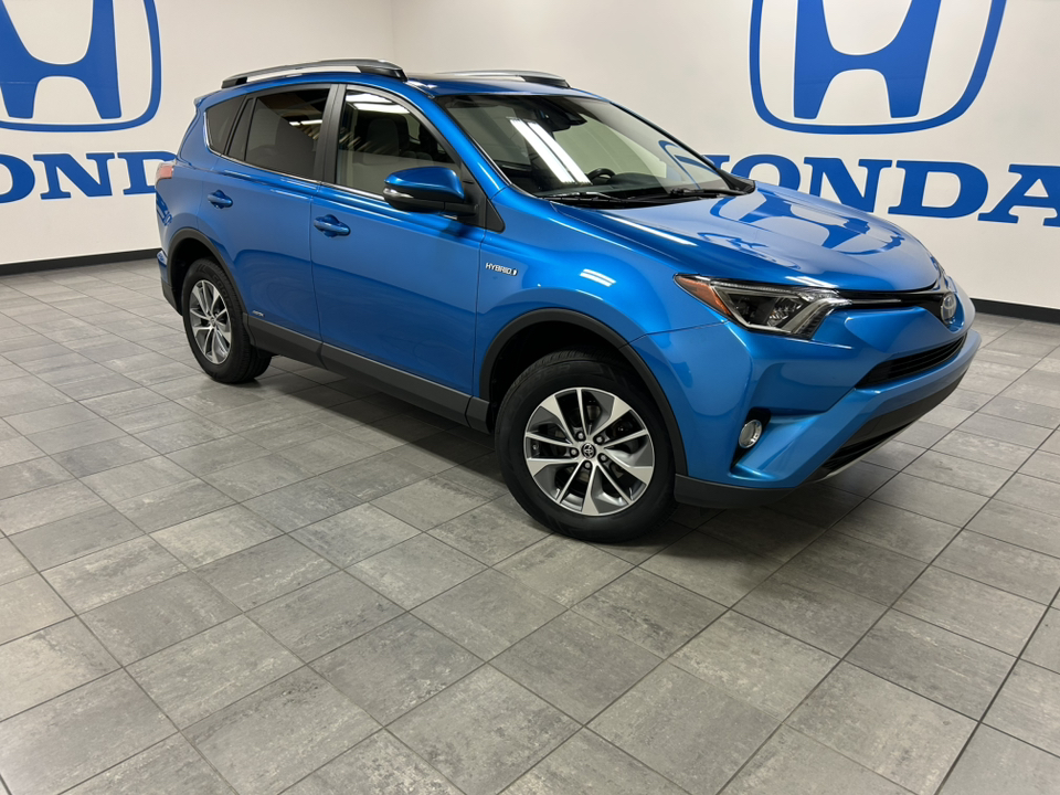 2017 Toyota RAV4 Hybrid XLE 1