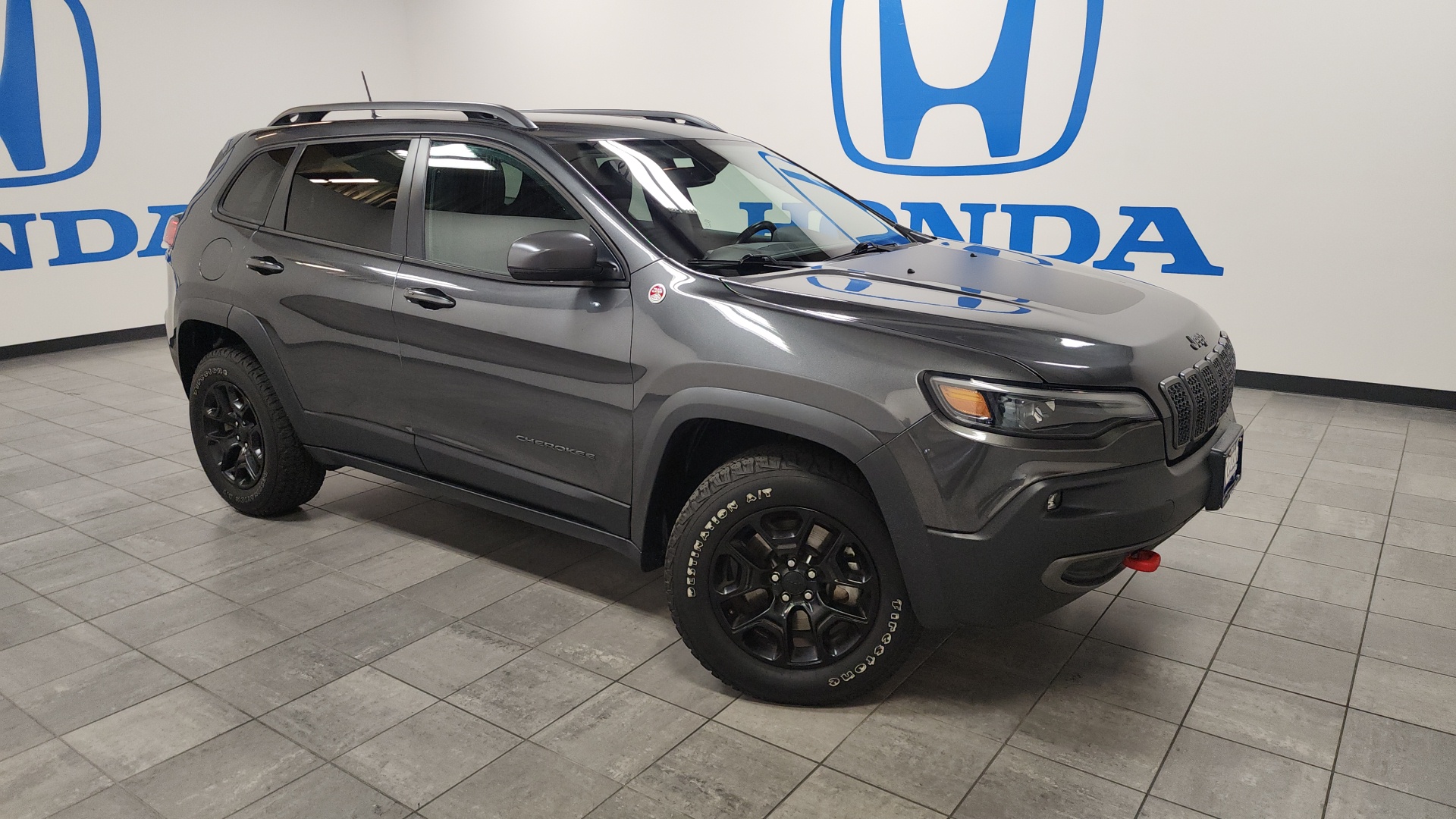 2019 Jeep Cherokee  1