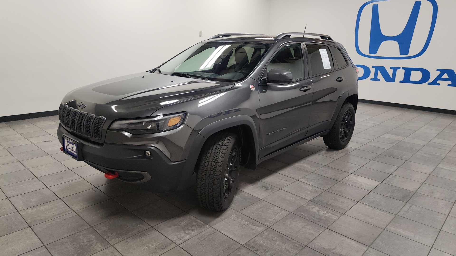 2019 Jeep Cherokee  4