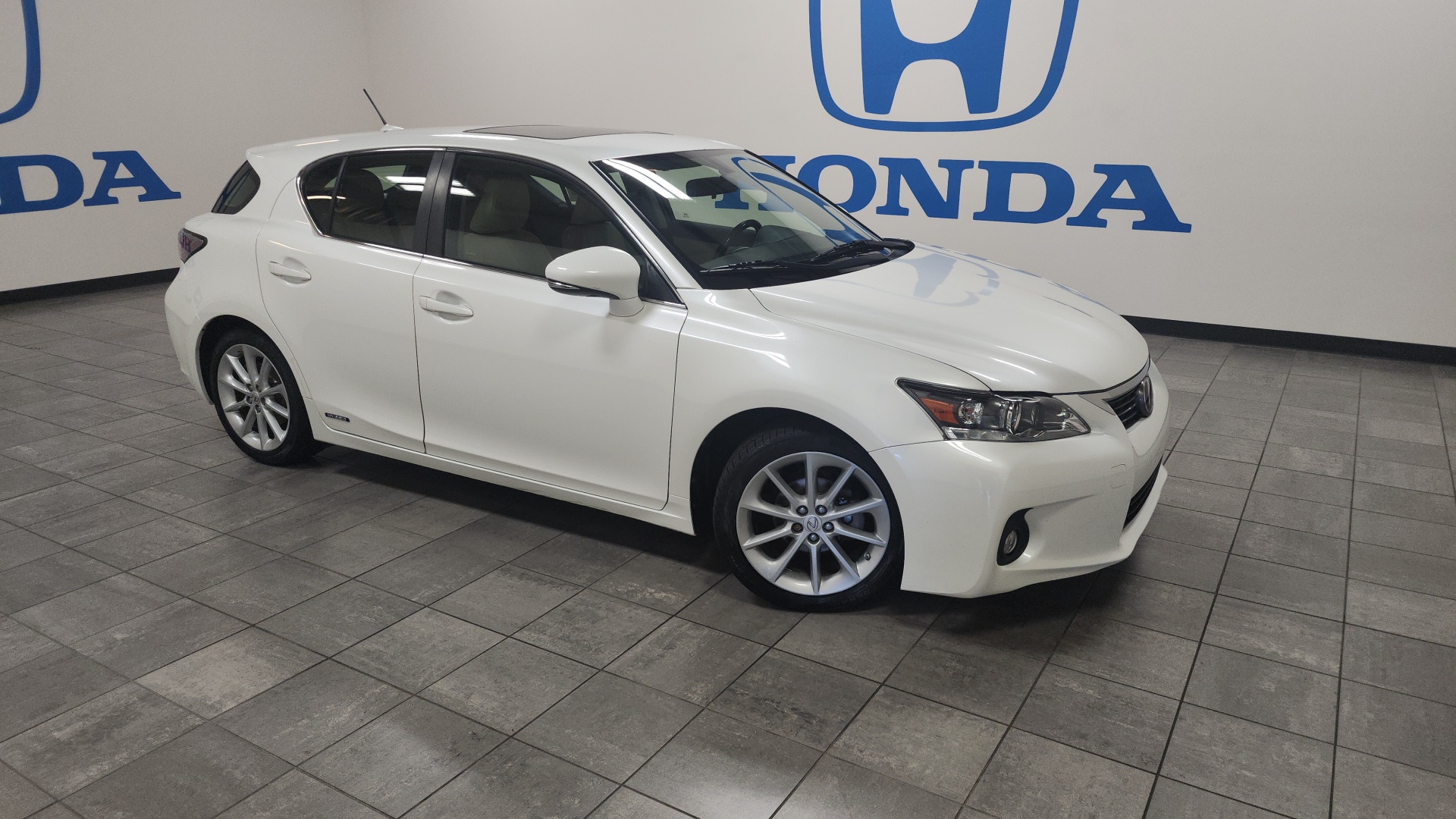 2011 Lexus CT200h  1