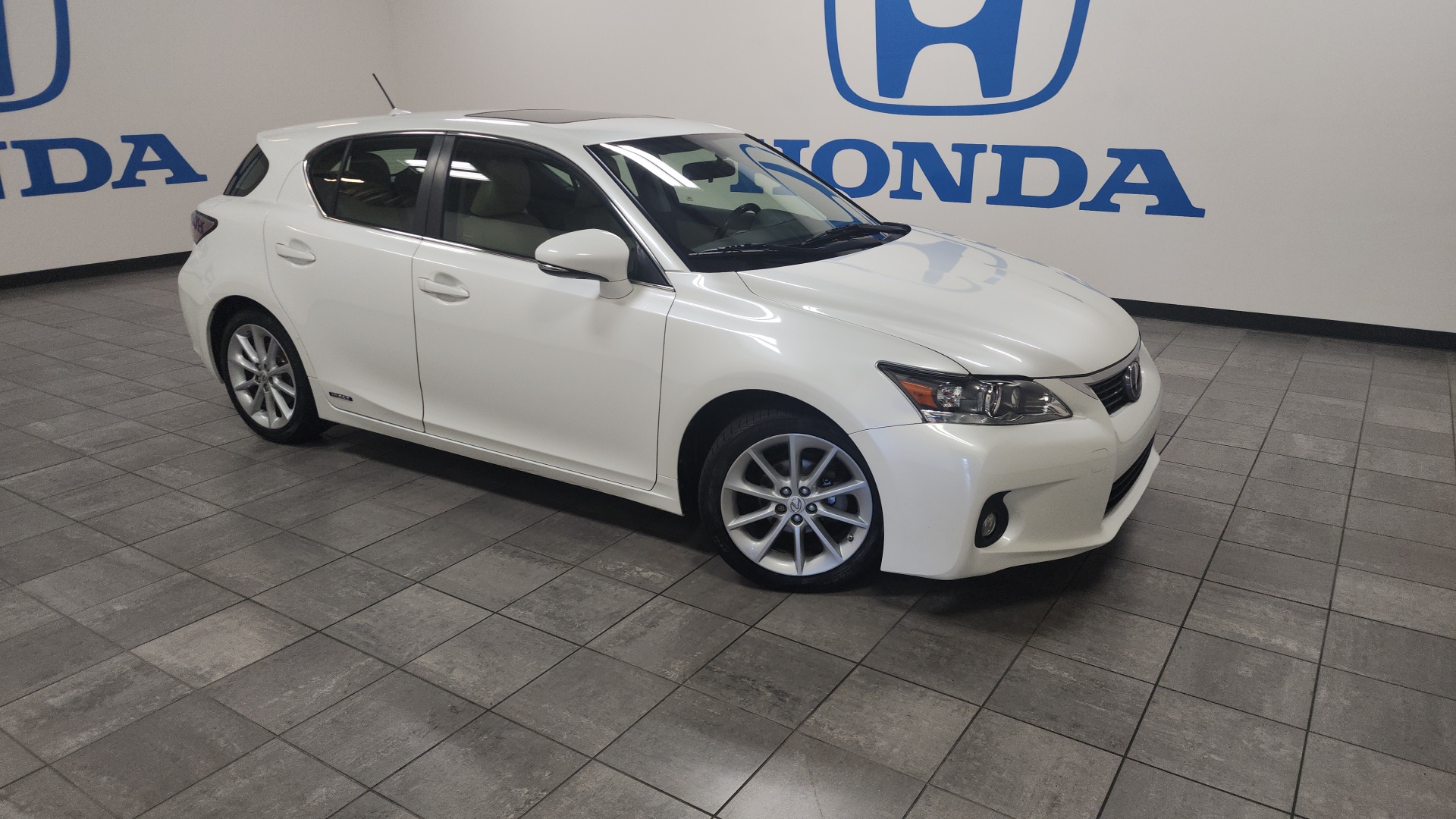 2011 Lexus CT200h  2