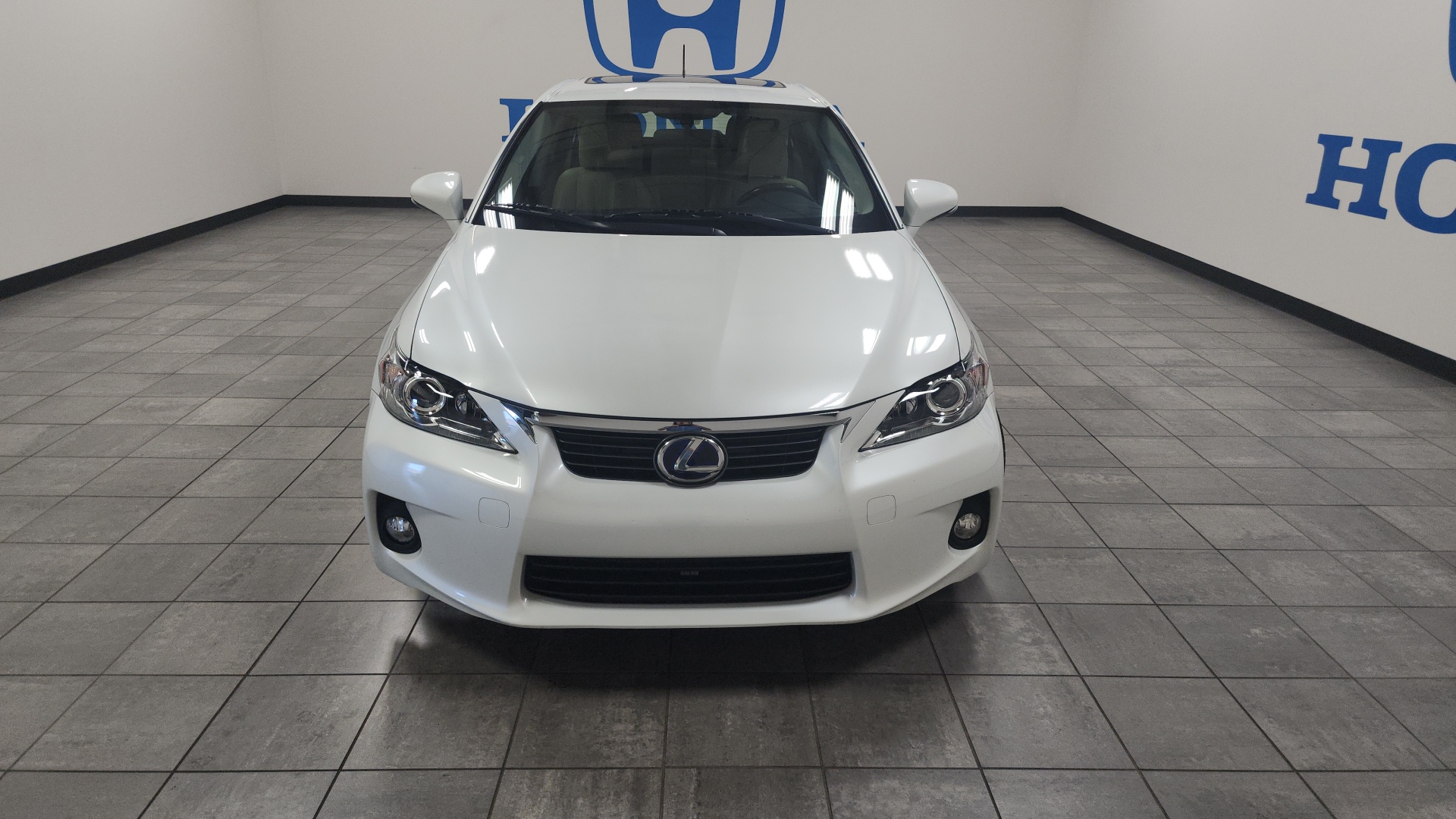 2011 Lexus CT200h  3