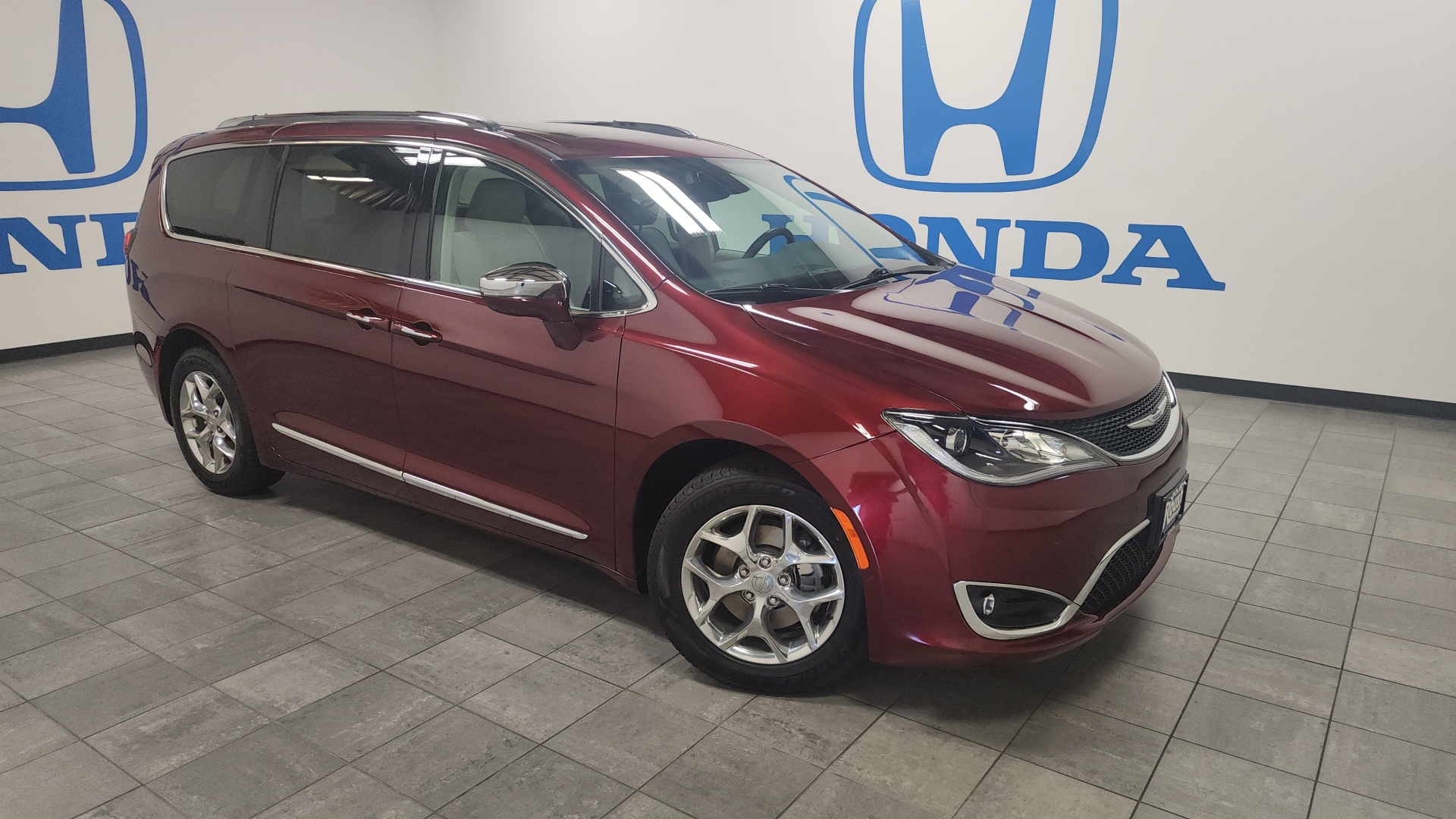 2017 Chrysler Pacifica  1