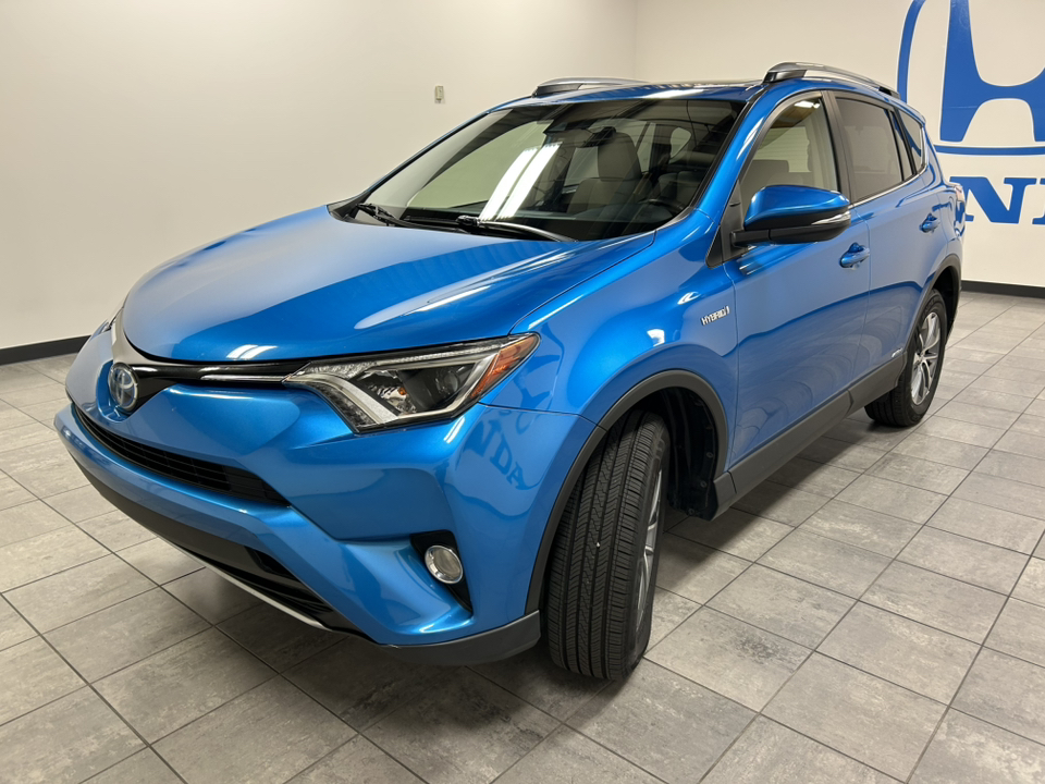 2017 Toyota RAV4 Hybrid XLE 3