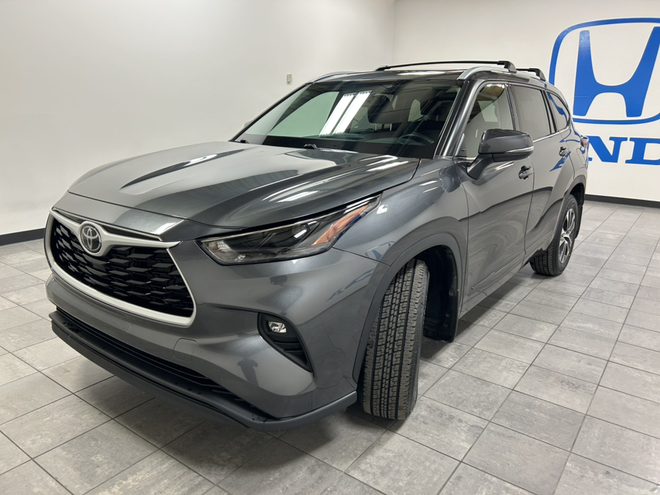 2022 Toyota Highlander XLE 1