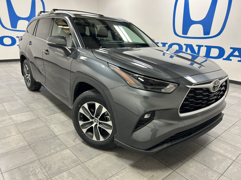 2022 Toyota Highlander XLE 3