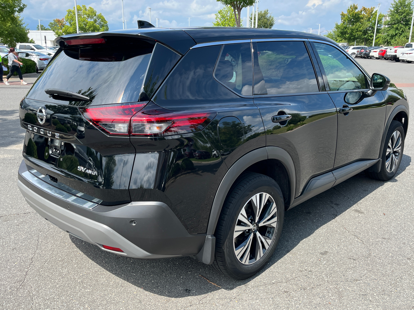 2021 Nissan Rogue SV 10