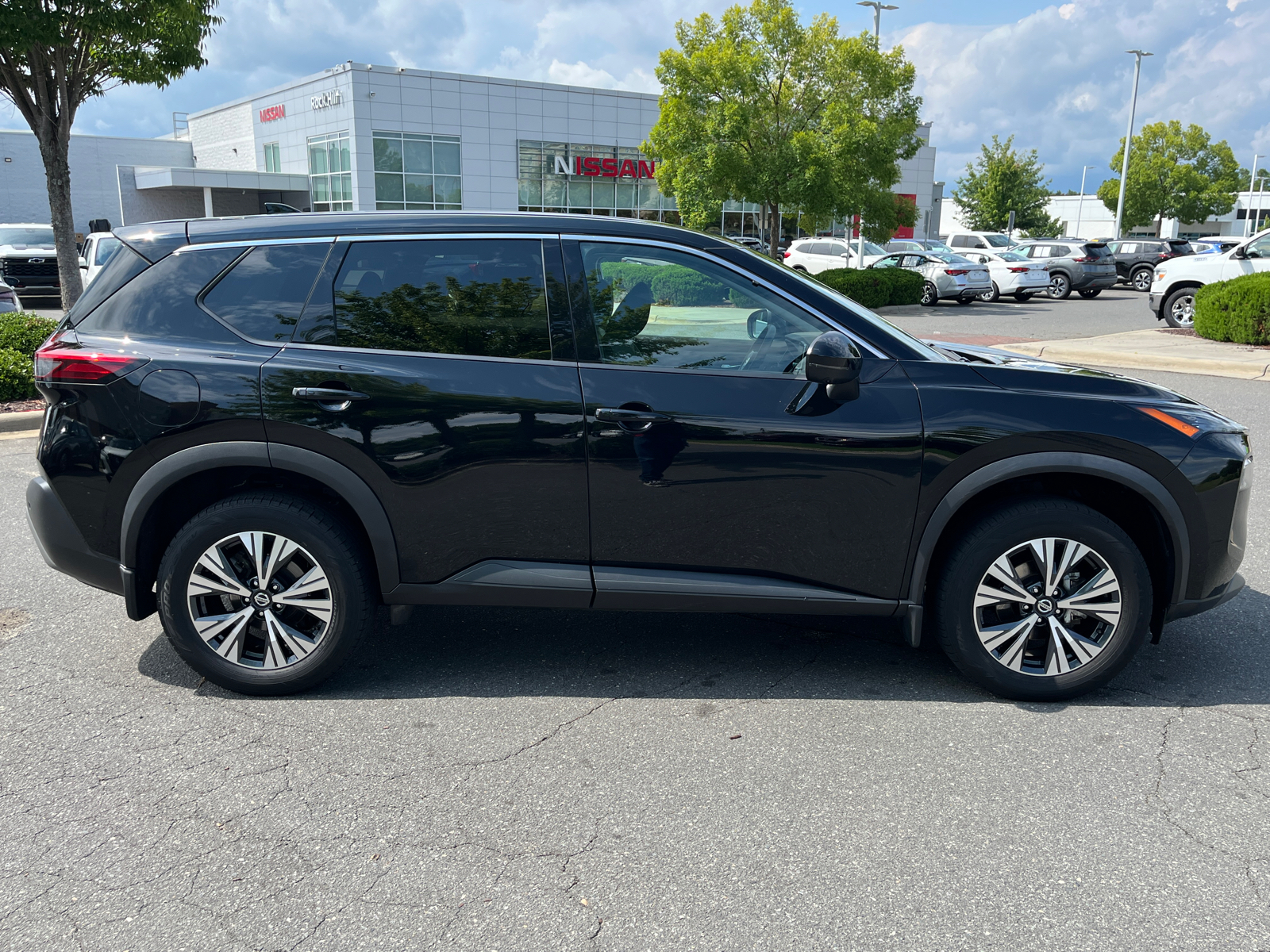 2021 Nissan Rogue SV 11