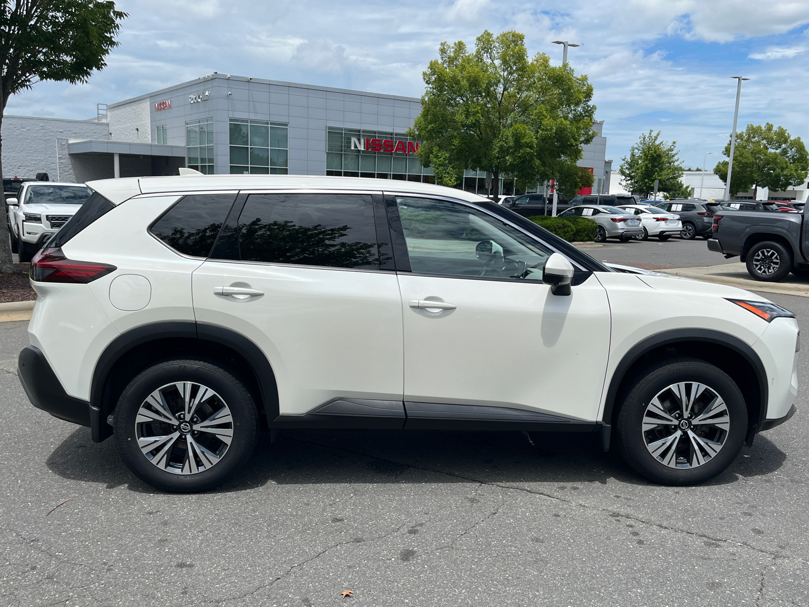 2021 Nissan Rogue SV 11