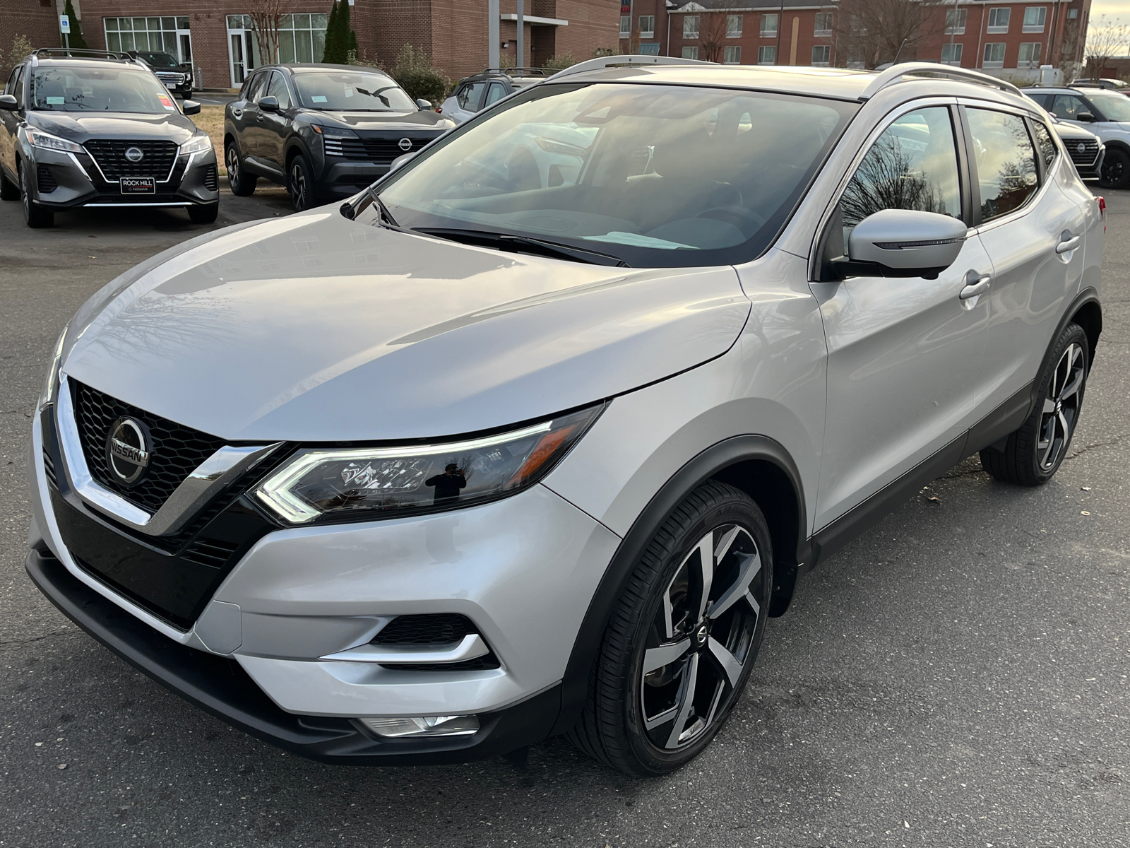 2021 Nissan Rogue Sport SL 4