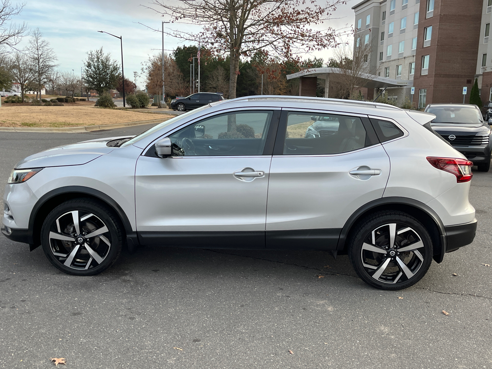 2021 Nissan Rogue Sport SL 5