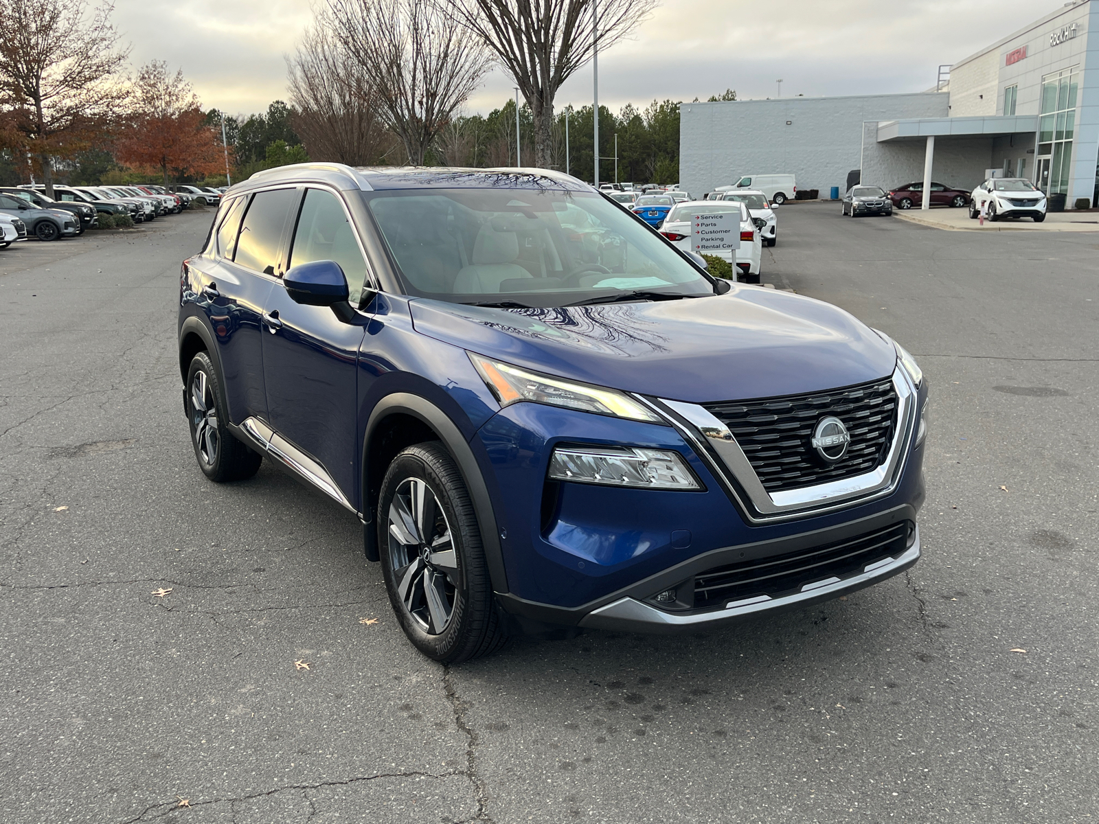 2022 Nissan Rogue SL 1