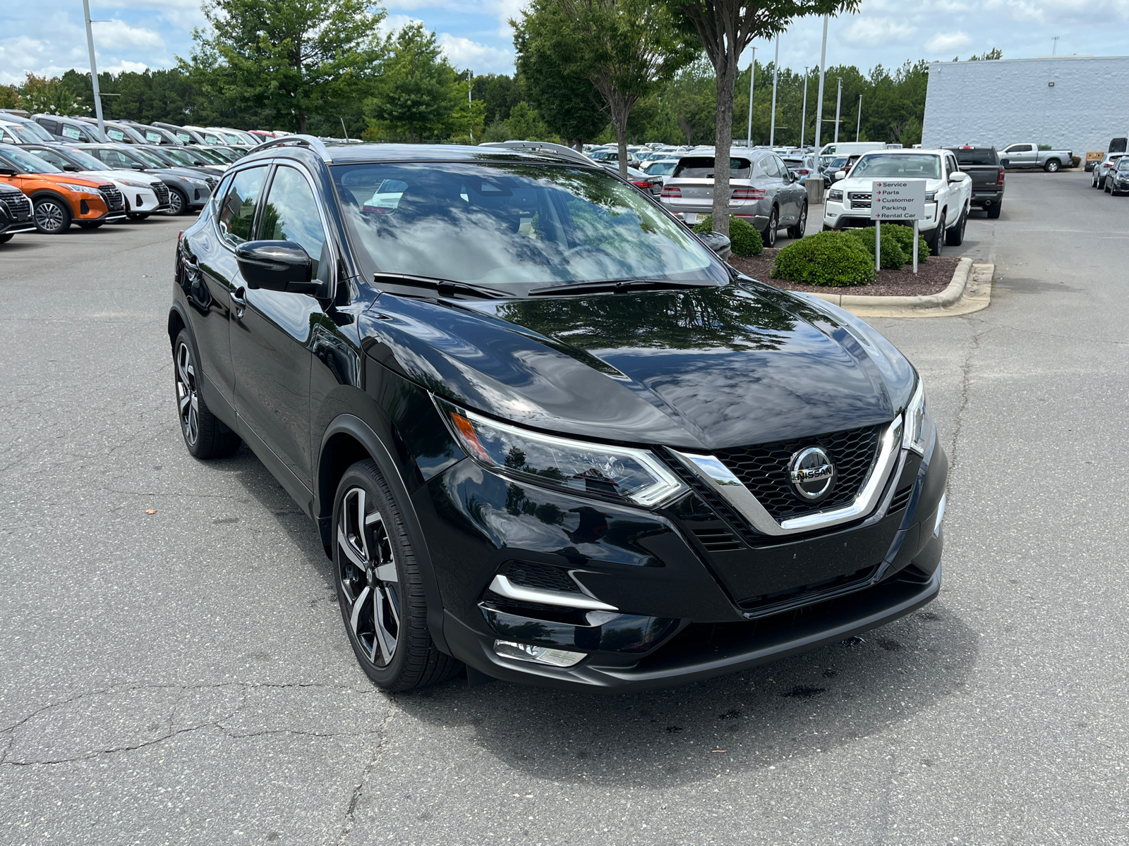 2022 Nissan Rogue Sport SL 1