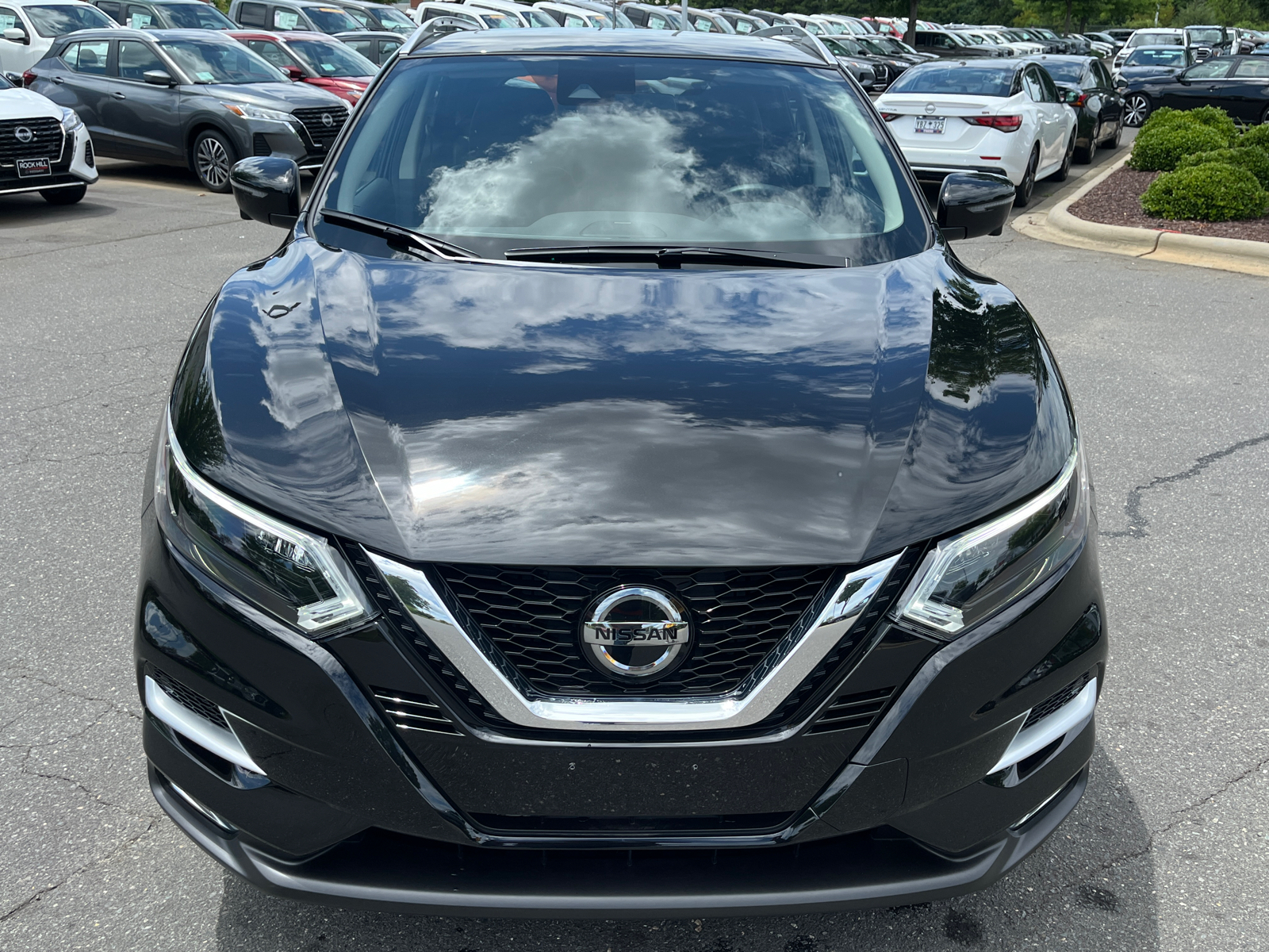 2022 Nissan Rogue Sport SL 2