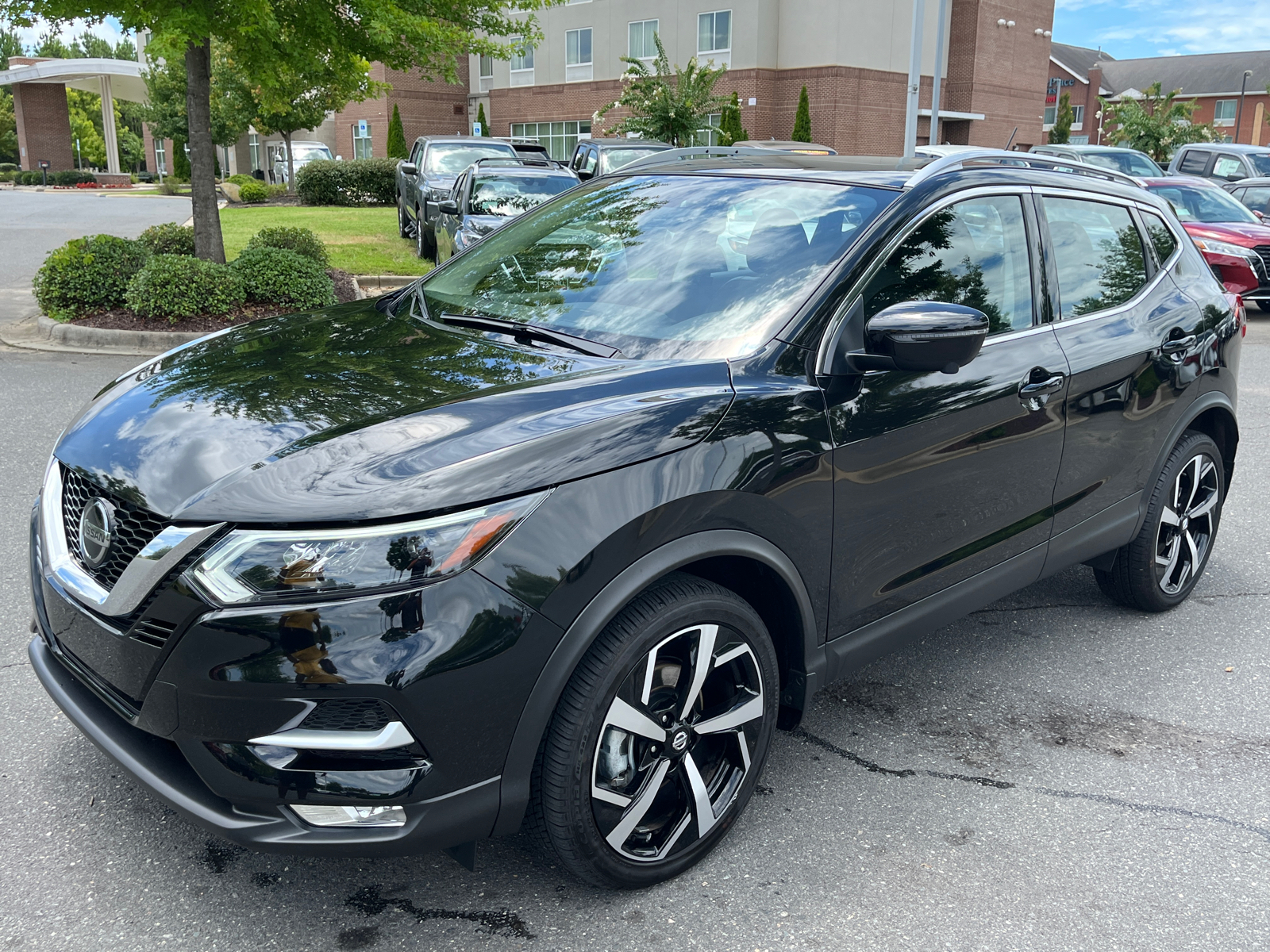 2022 Nissan Rogue Sport SL 4