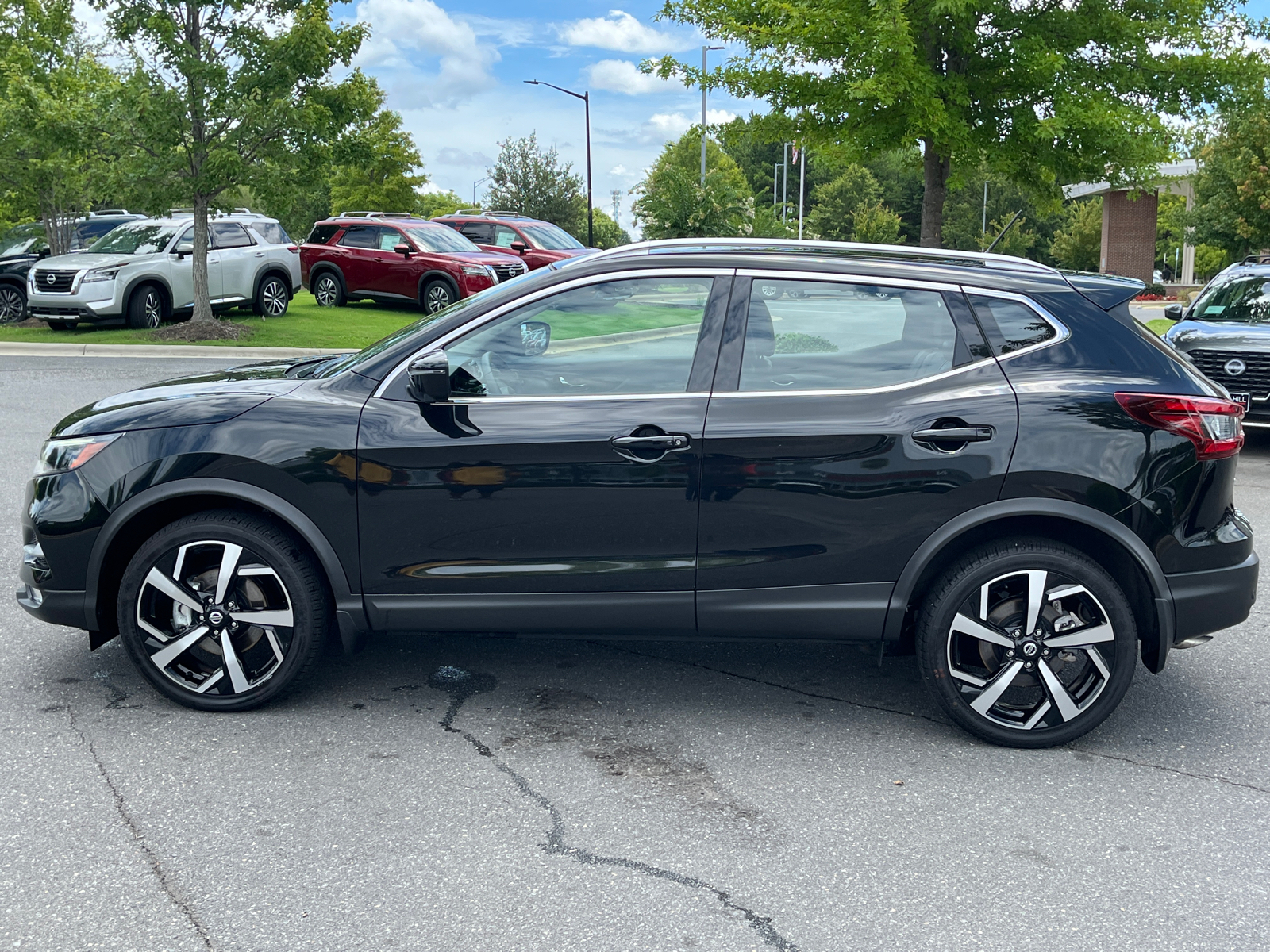 2022 Nissan Rogue Sport SL 5