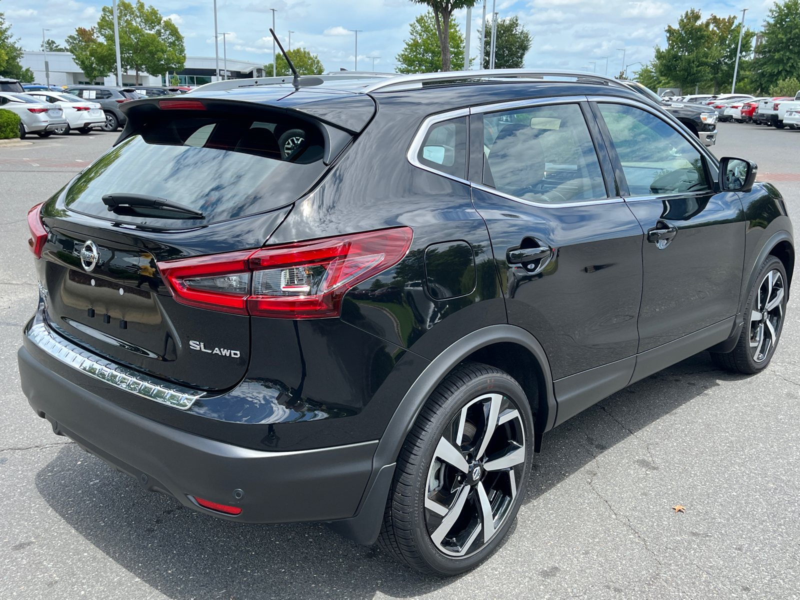 2022 Nissan Rogue Sport SL 10