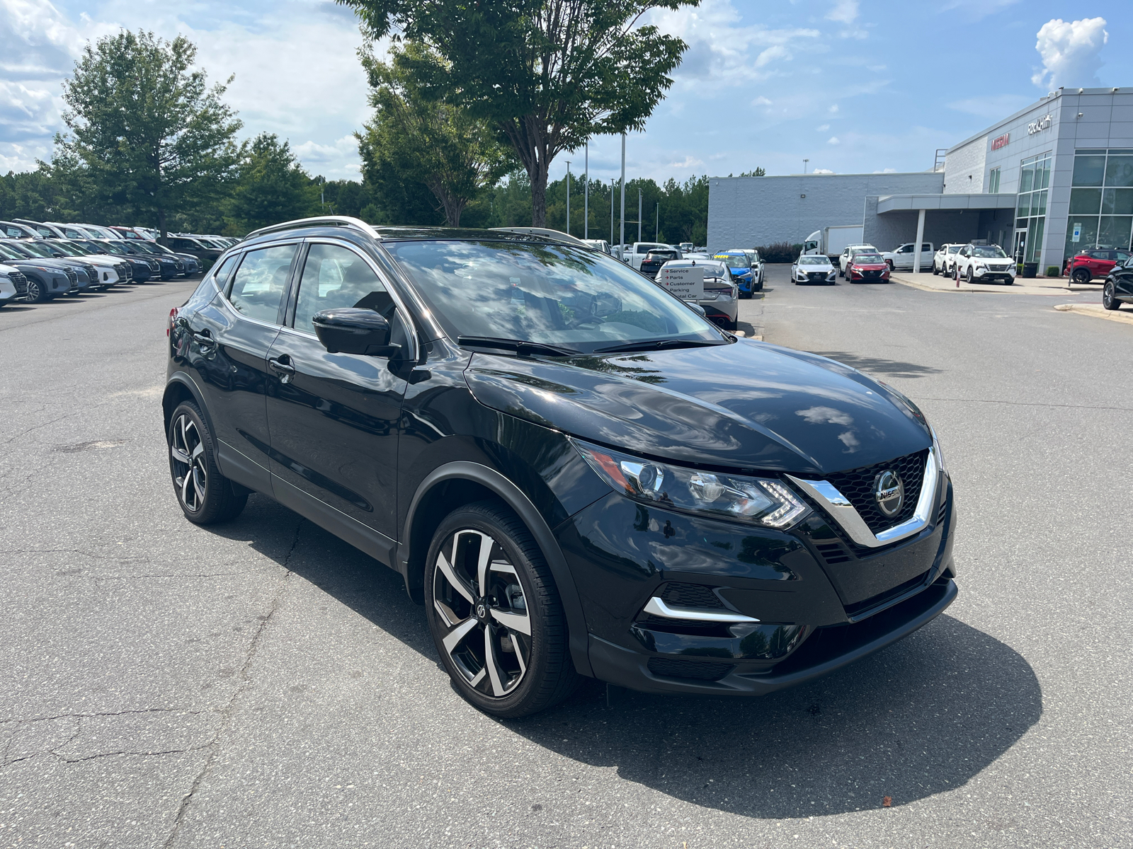 2022 Nissan Rogue Sport SL 1