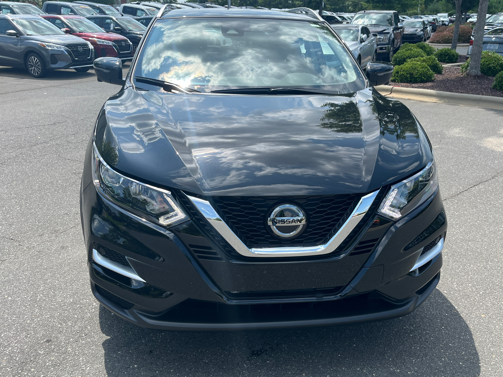 2022 Nissan Rogue Sport SL 2