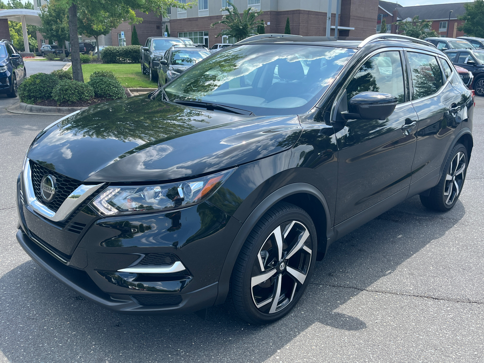 2022 Nissan Rogue Sport SL 4