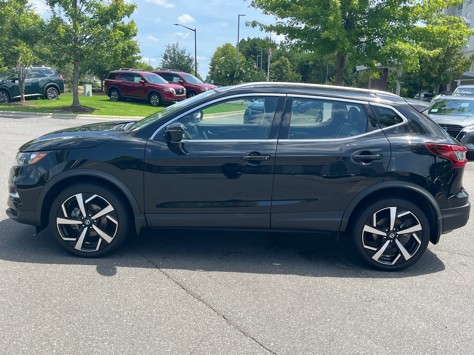 2022 Nissan Rogue Sport SL 5