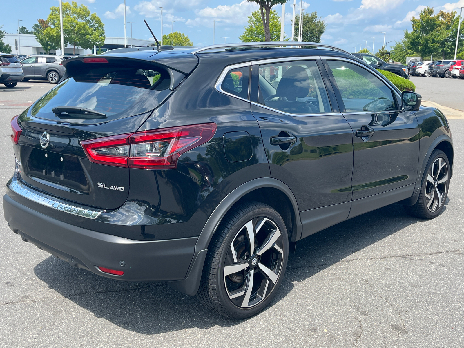 2022 Nissan Rogue Sport SL 10