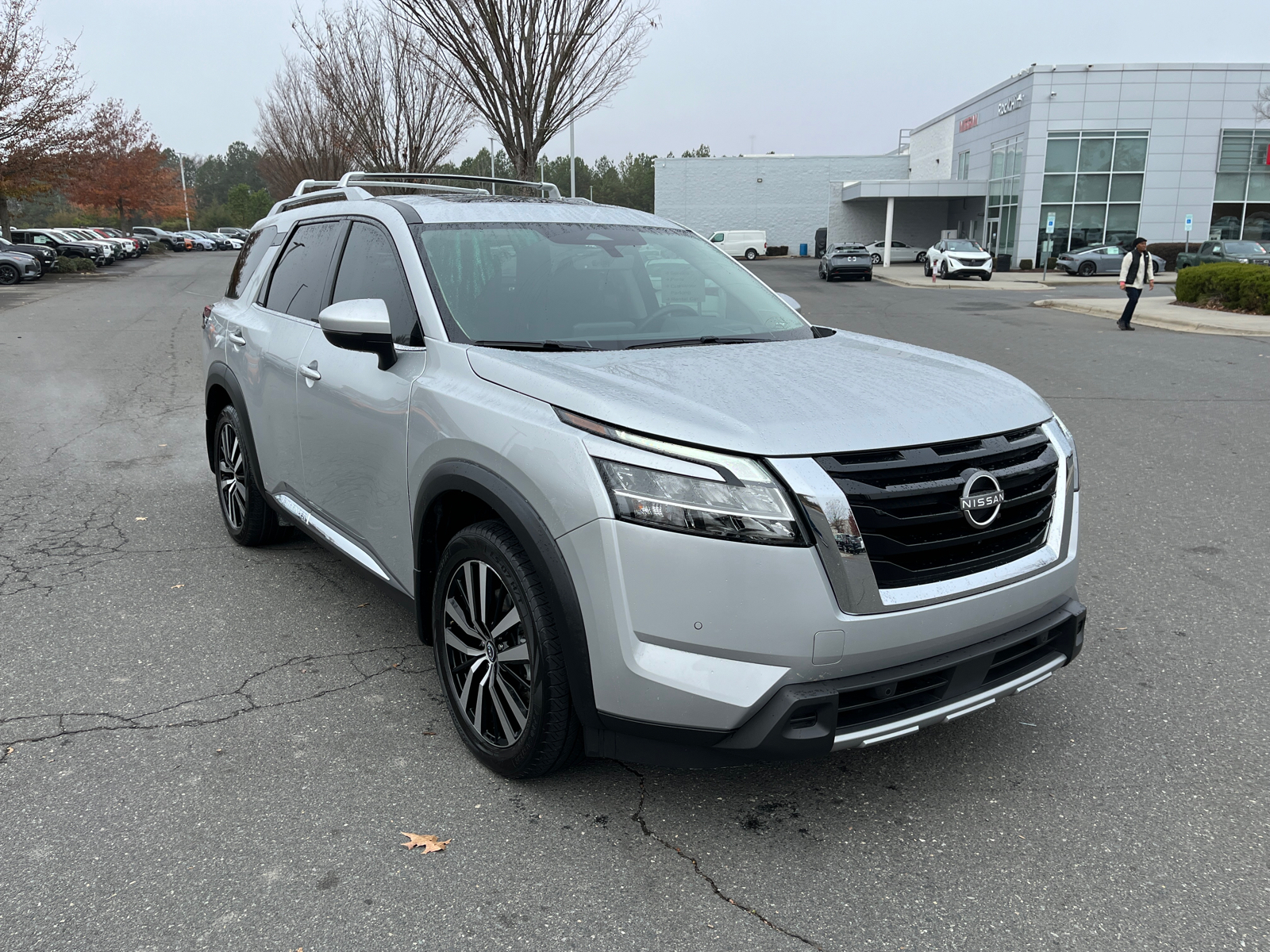 2023 Nissan Pathfinder Platinum 1