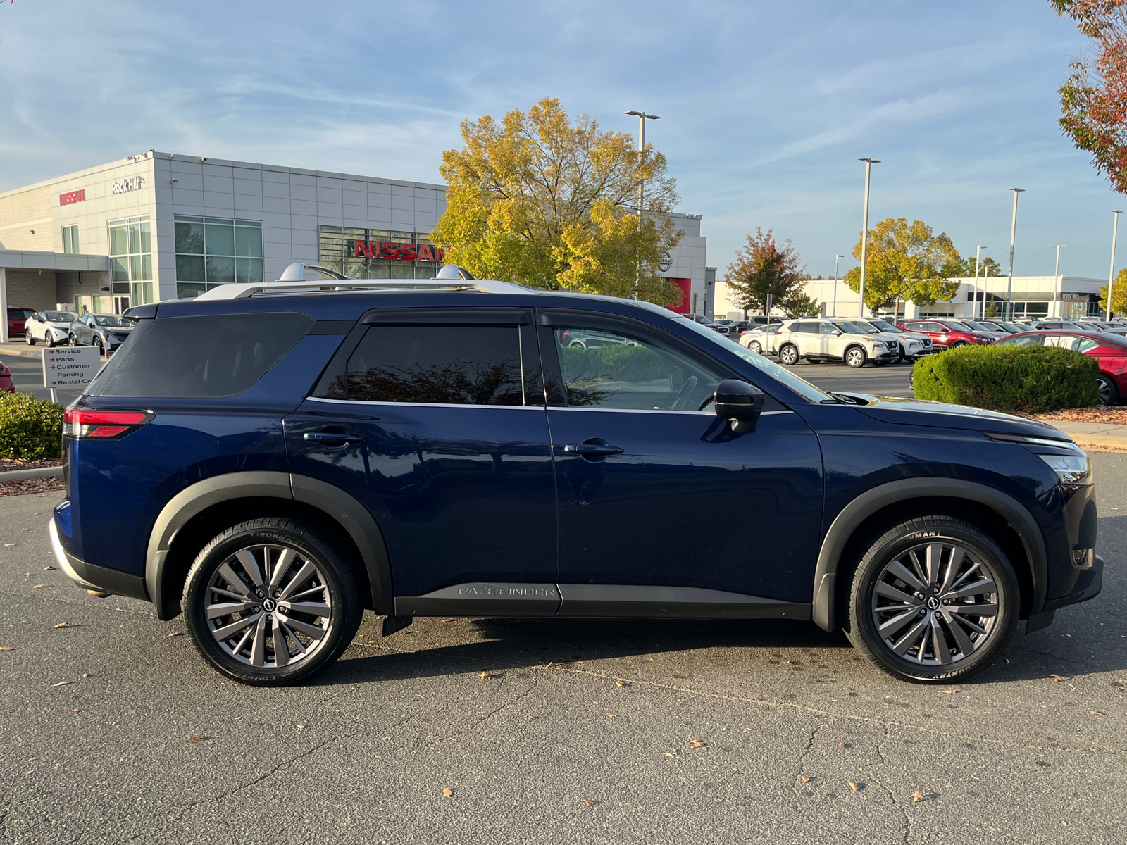 2023 Nissan Pathfinder SL 11