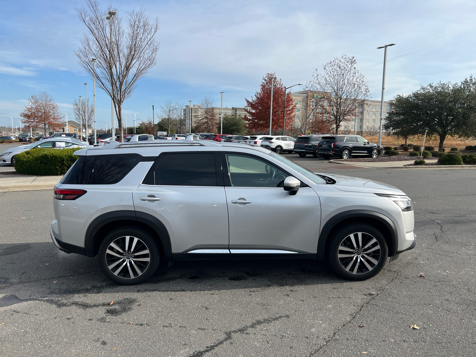 2023 Nissan Pathfinder Platinum 11