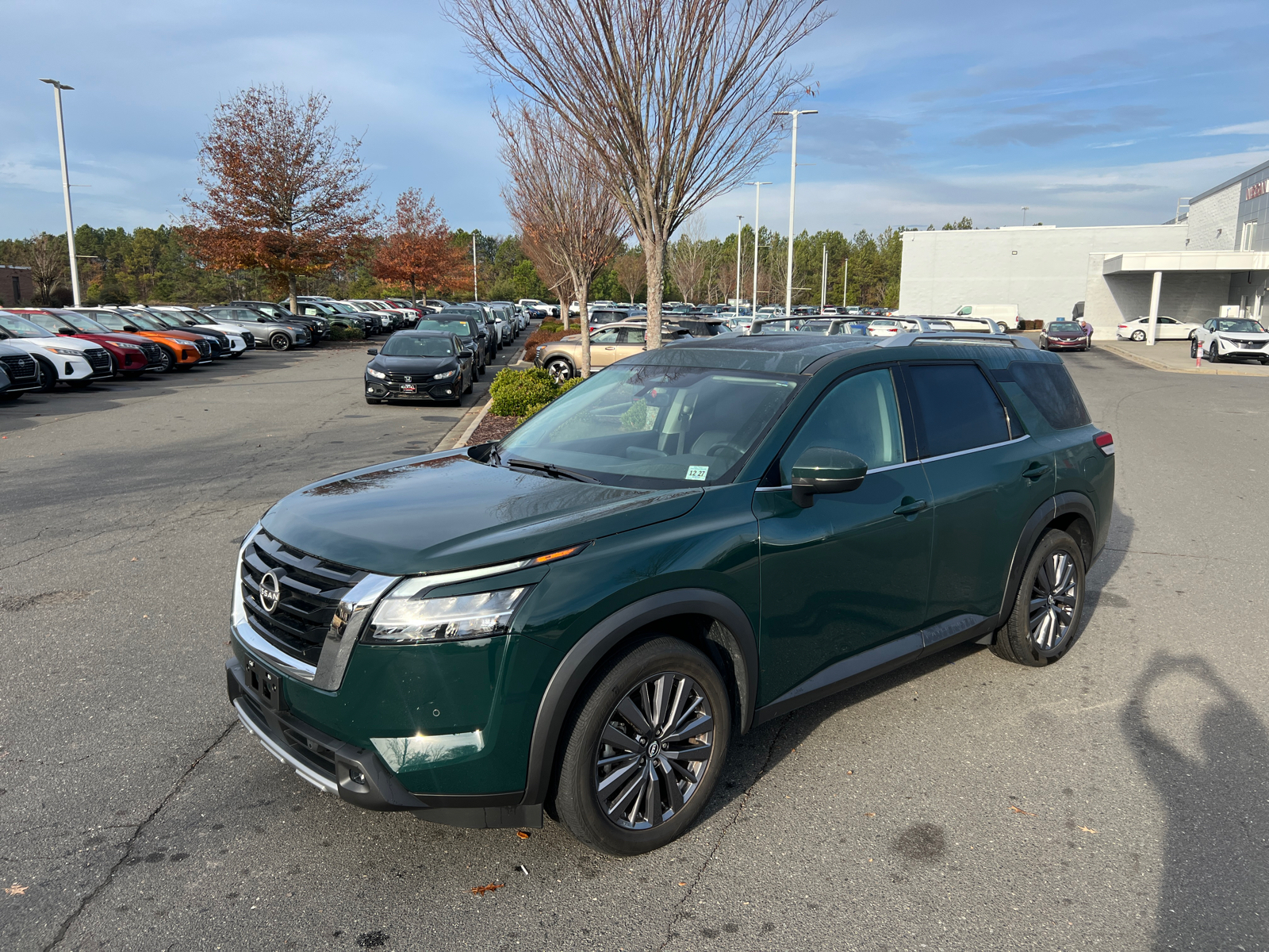 2023 Nissan Pathfinder SL 4