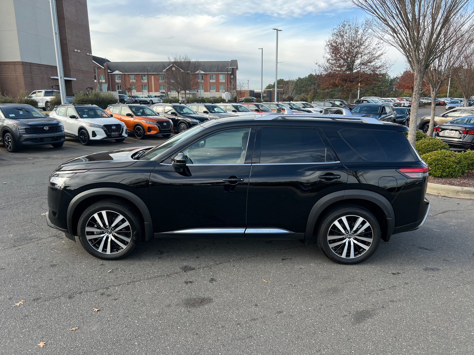 2023 Nissan Pathfinder Platinum 5