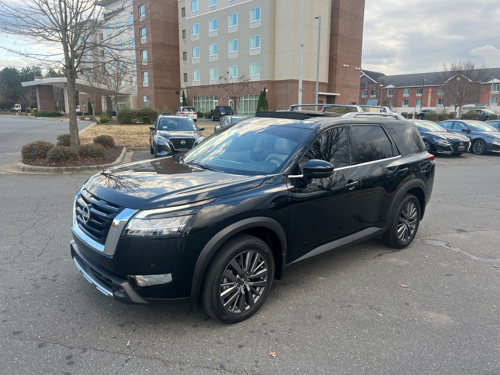 2023 Nissan Pathfinder SL 4