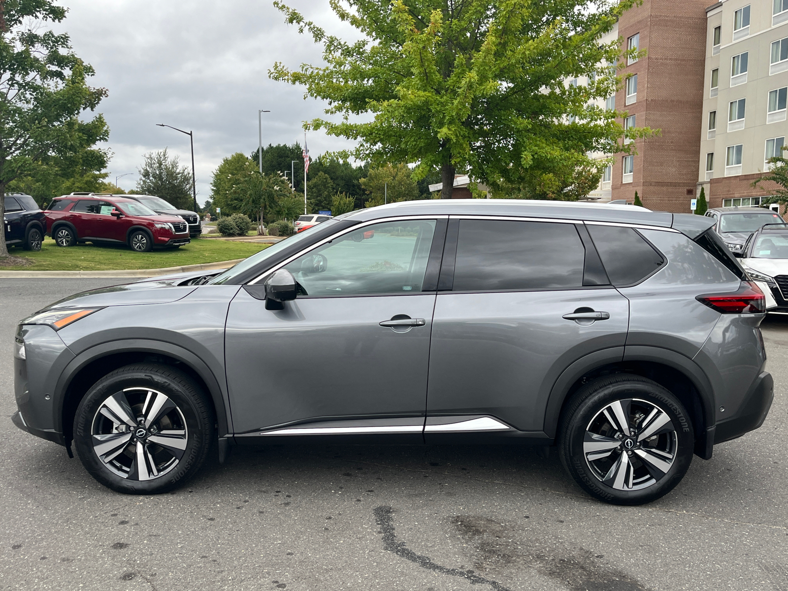 2023 Nissan Rogue SL 5