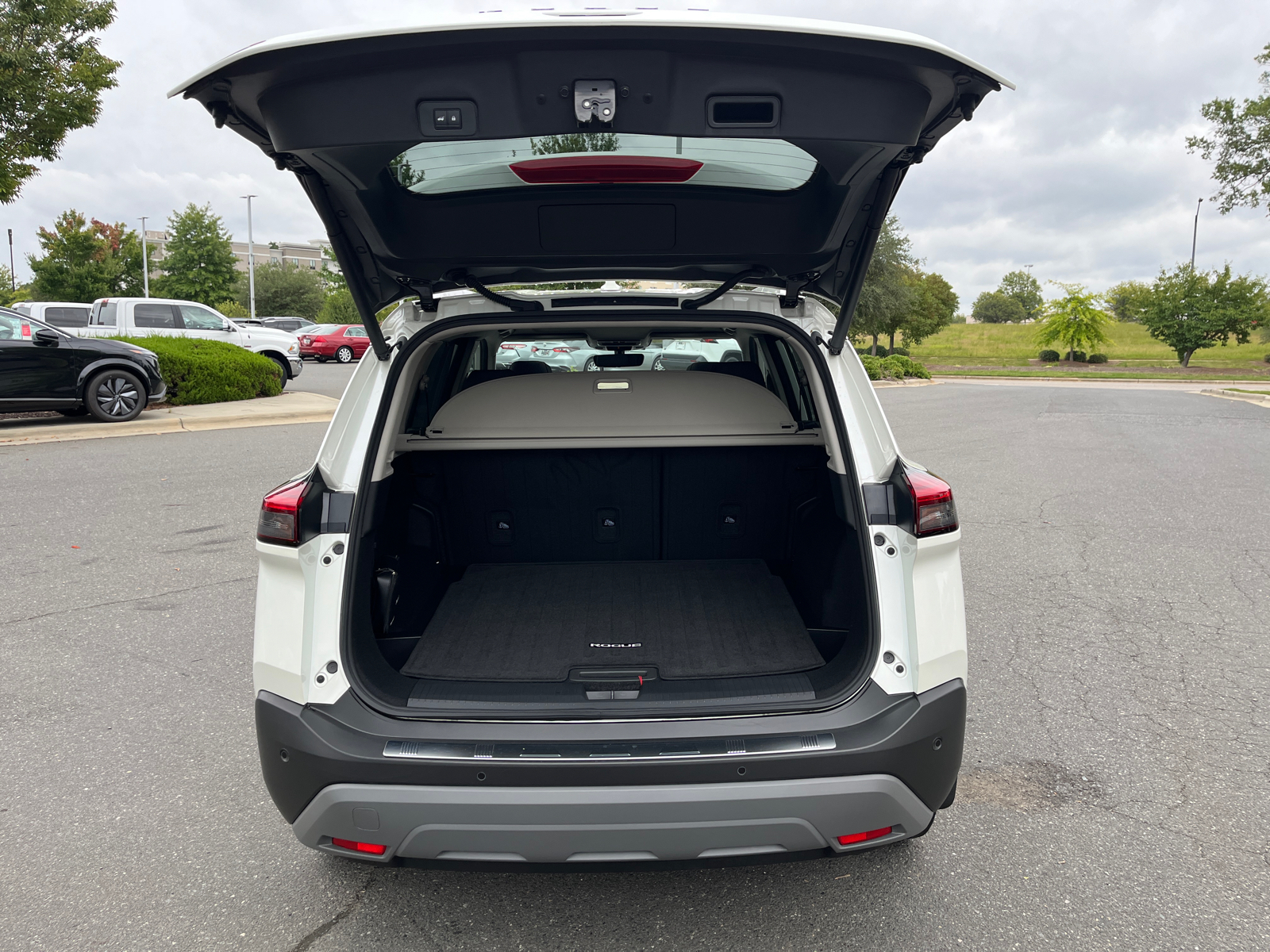 2023 Nissan Rogue SV 37