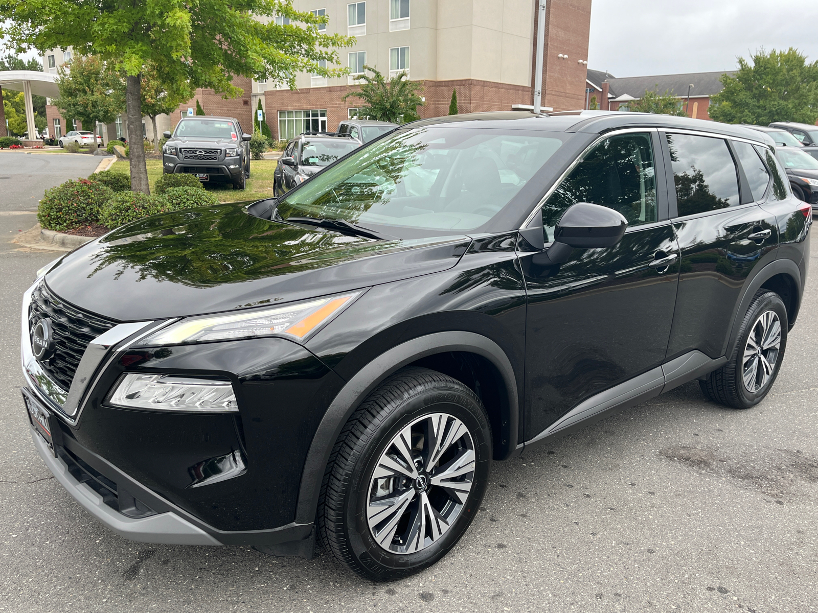 2023 Nissan Rogue SV 4