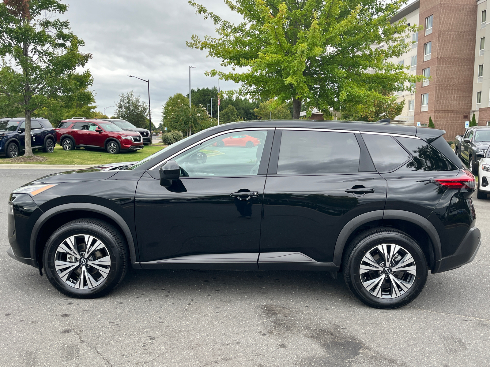 2023 Nissan Rogue SV 5