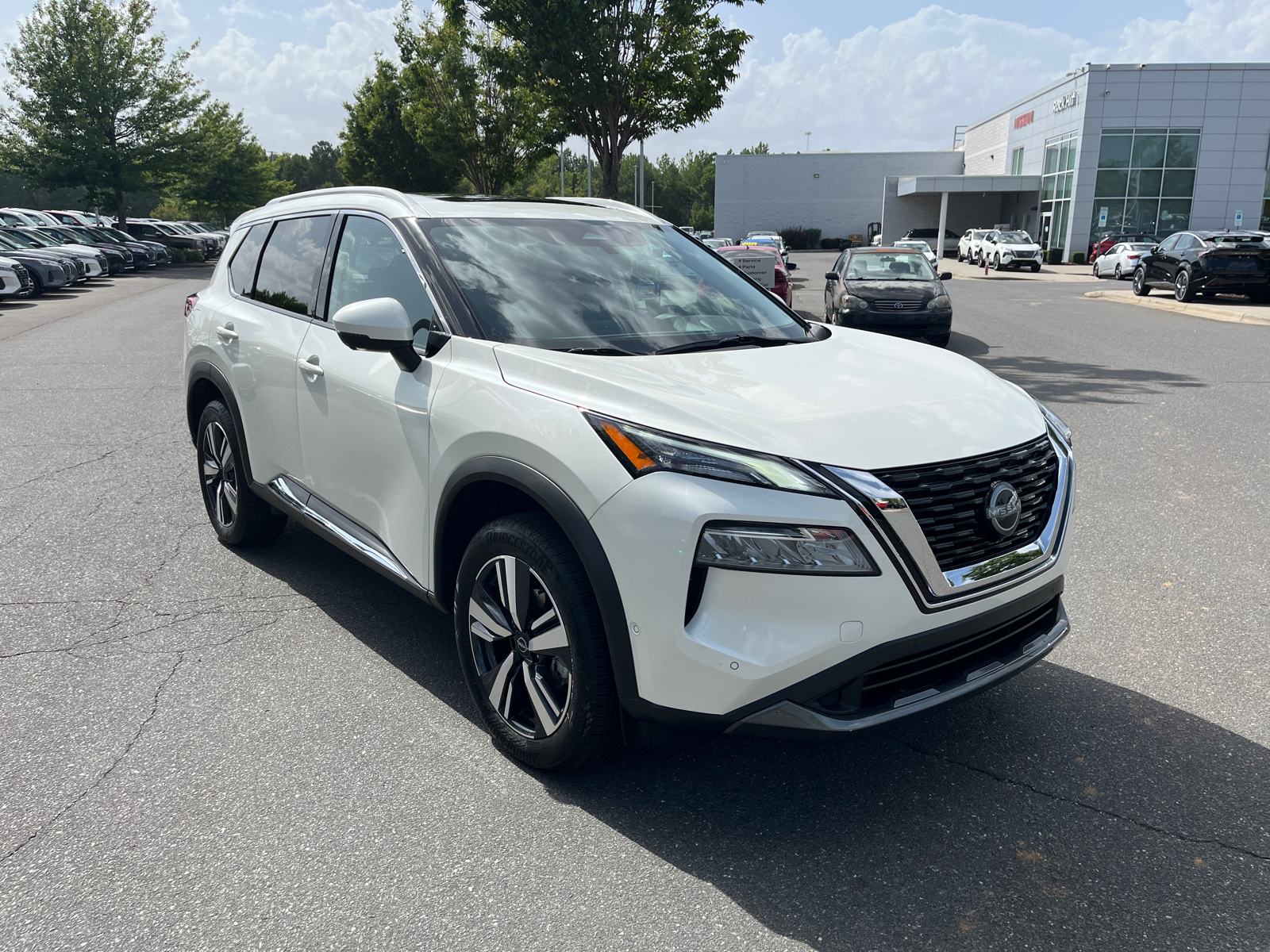 2023 Nissan Rogue SL 1