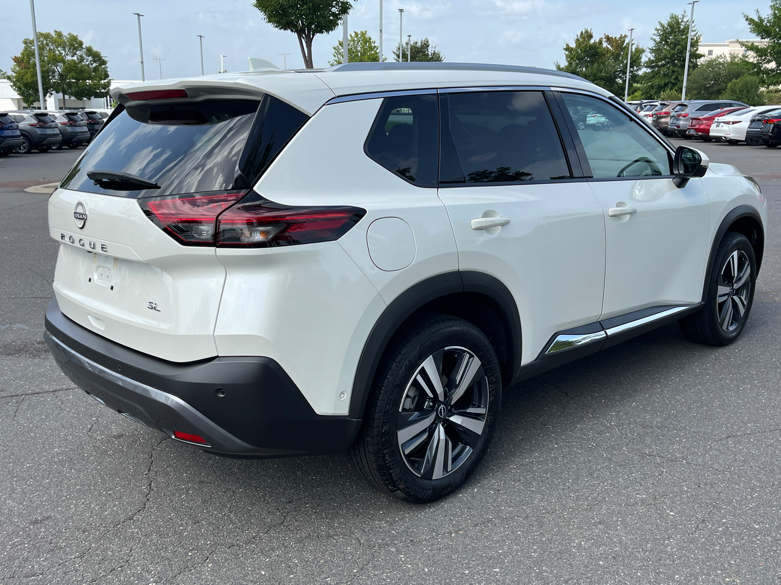 2023 Nissan Rogue SL 10