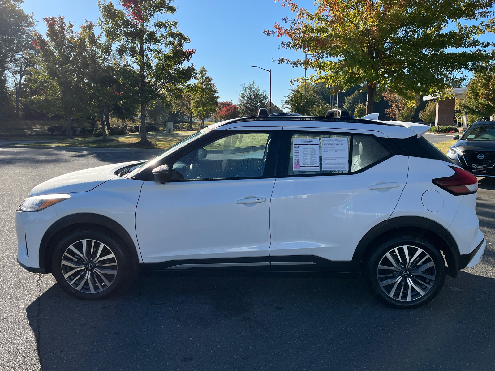 2023 Nissan Kicks SR 5