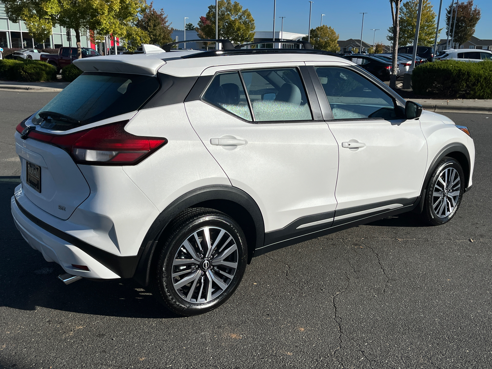 2023 Nissan Kicks SR 10