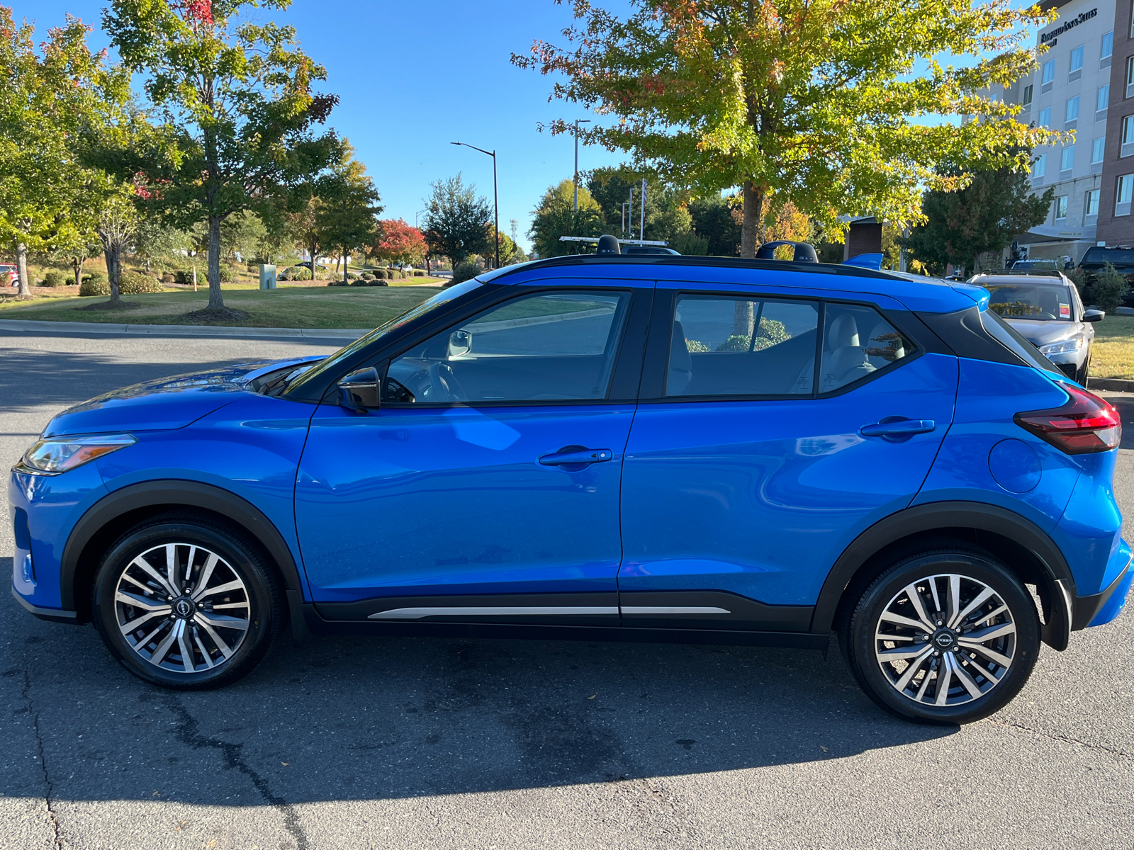 2023 Nissan Kicks SR 5