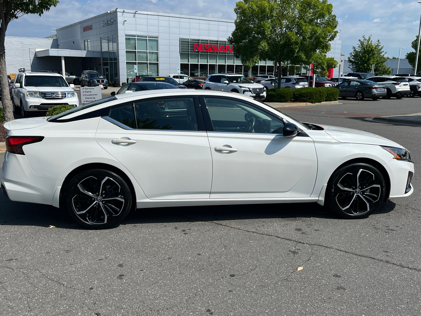 2023 Nissan Altima 2.5 SR 11