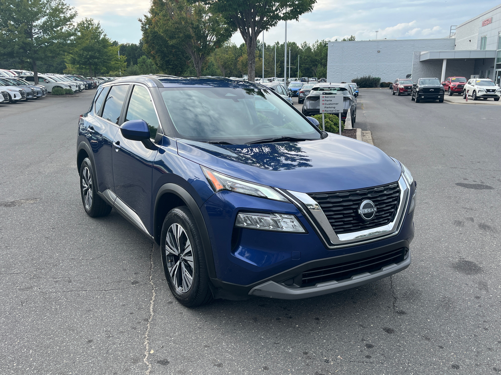 2023 Nissan Rogue SV 1