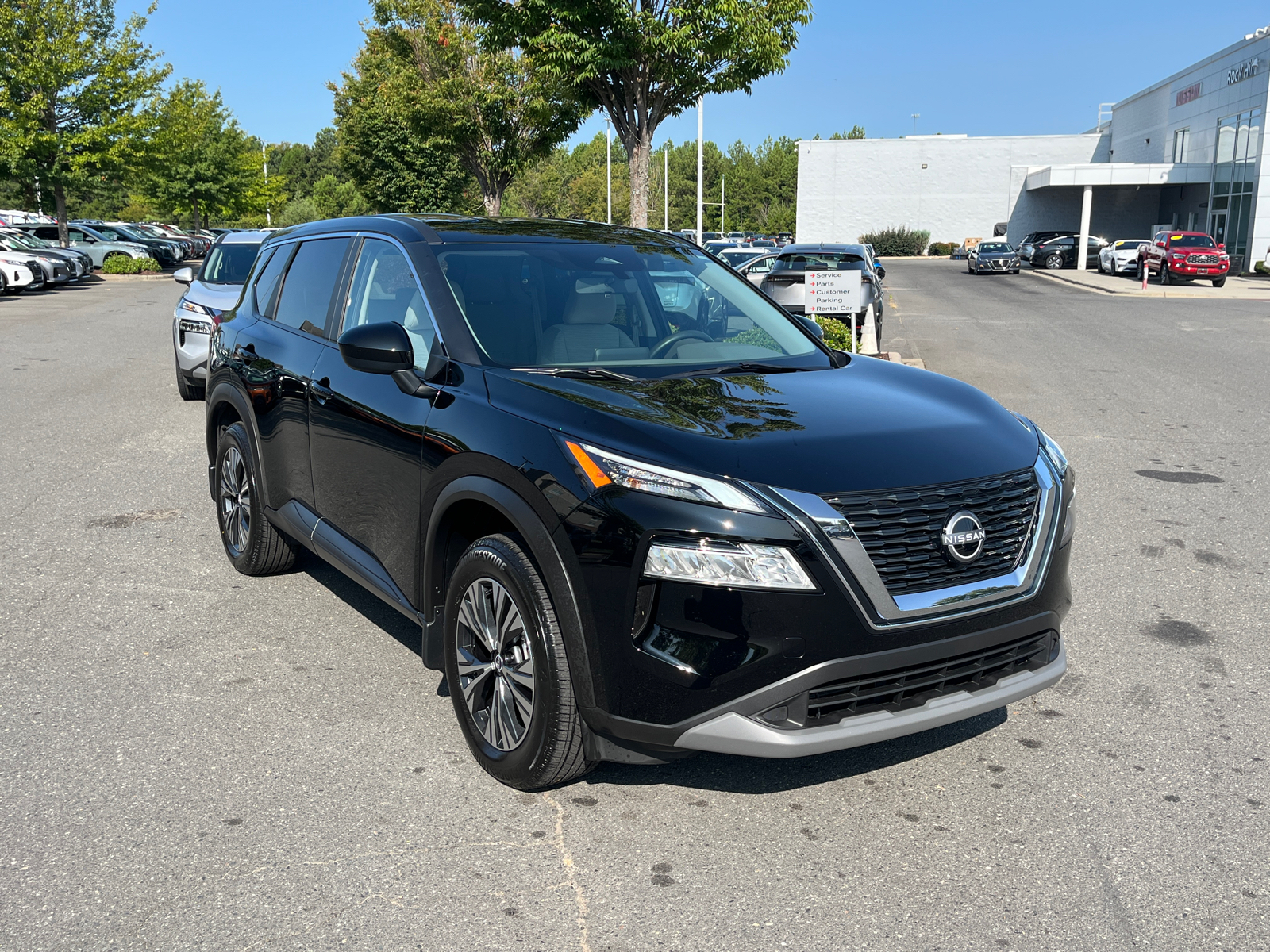 2023 Nissan Rogue SV 1