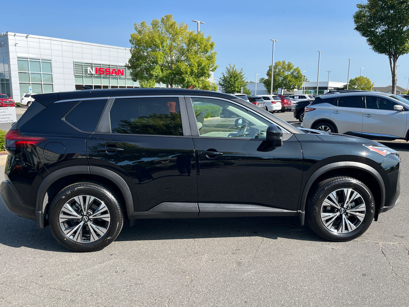 2023 Nissan Rogue SV 11