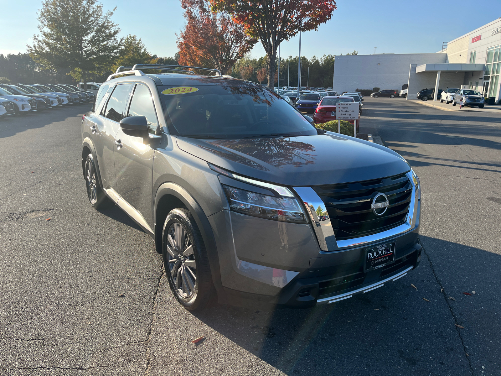 2024 Nissan Pathfinder SL 1