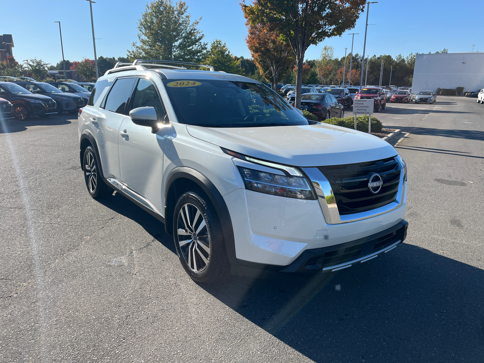 2024 Nissan Pathfinder Platinum 1