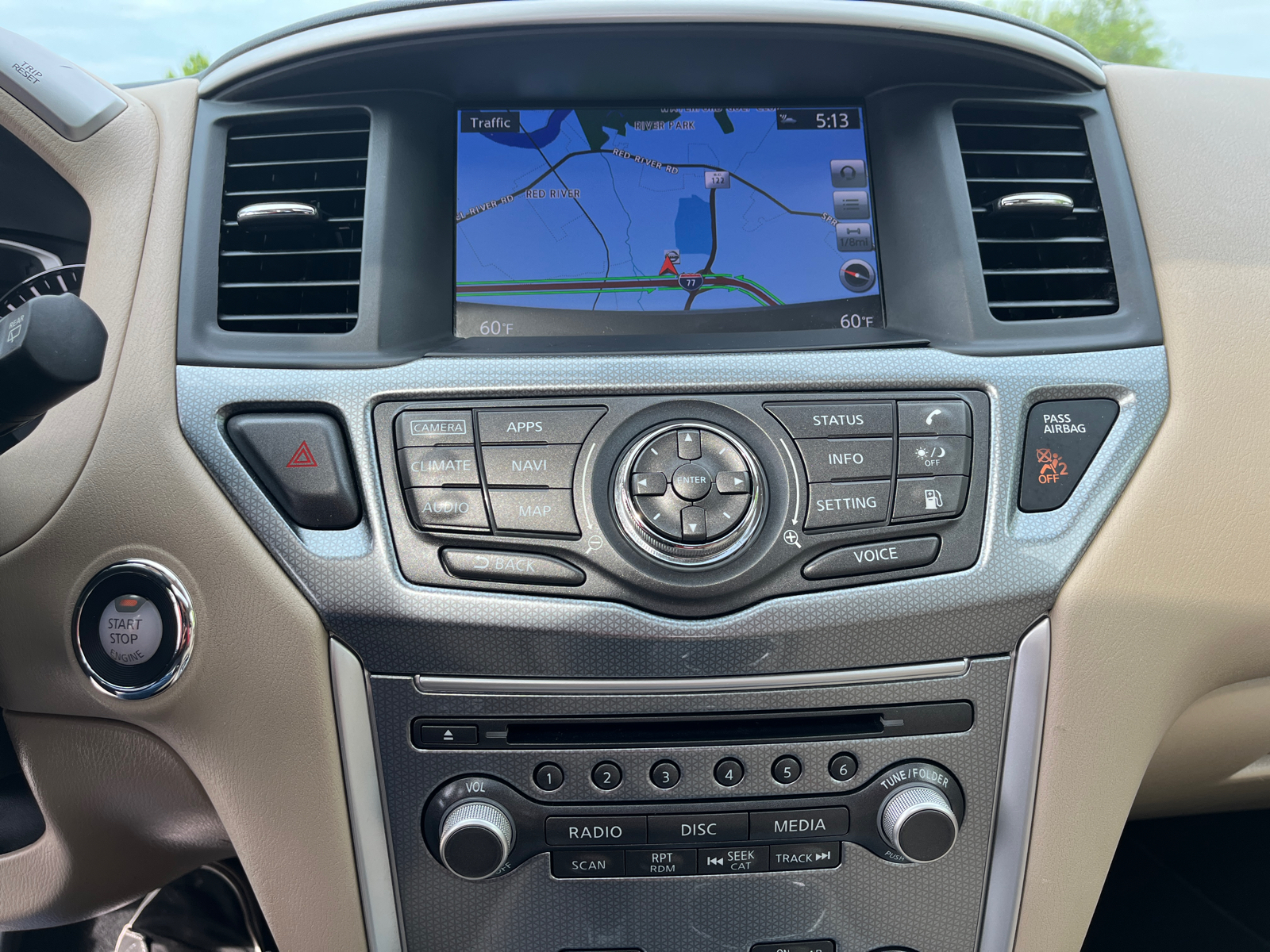 2018 Nissan Pathfinder SL 28