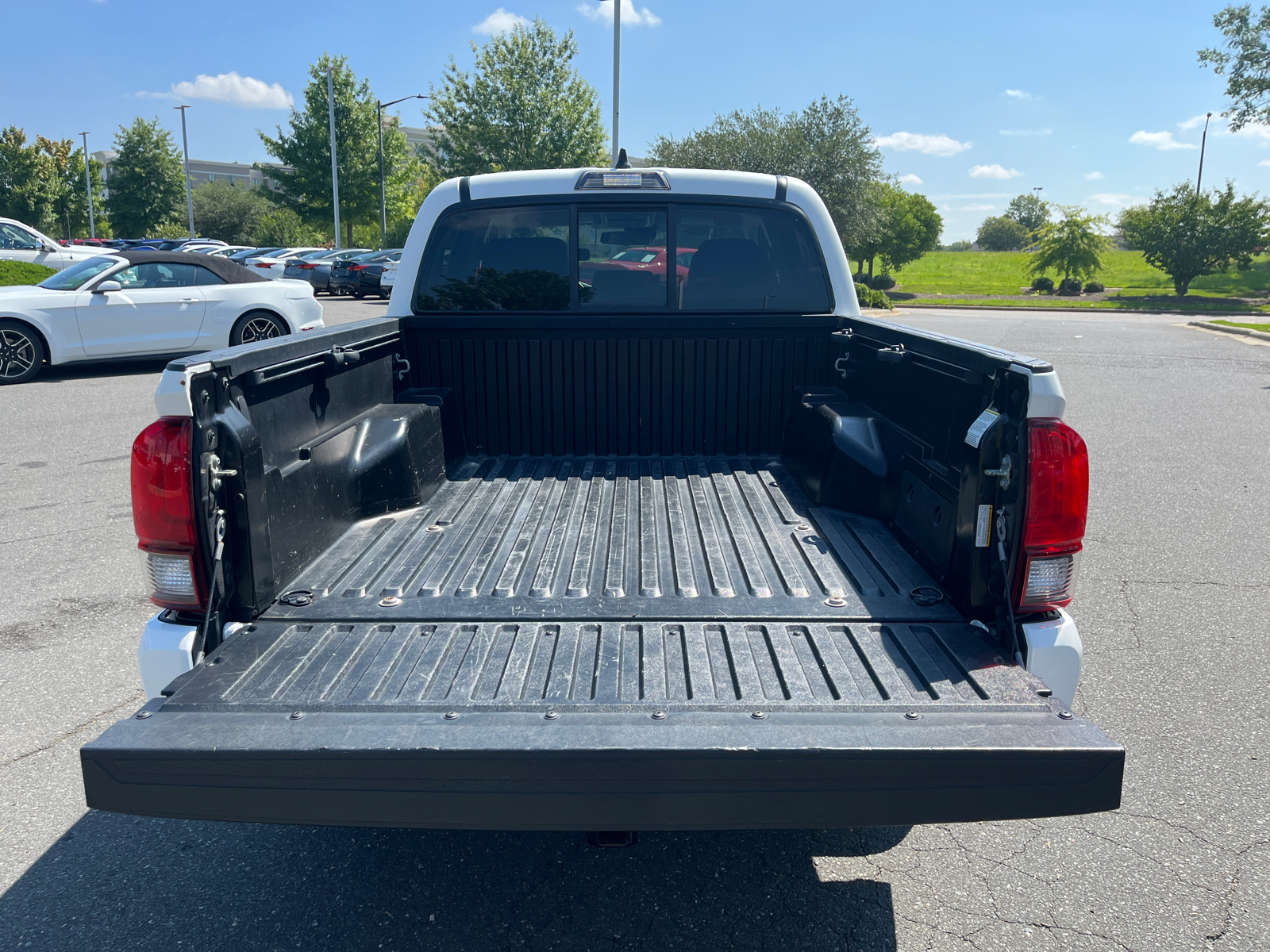 2020 Toyota Tacoma SR 11