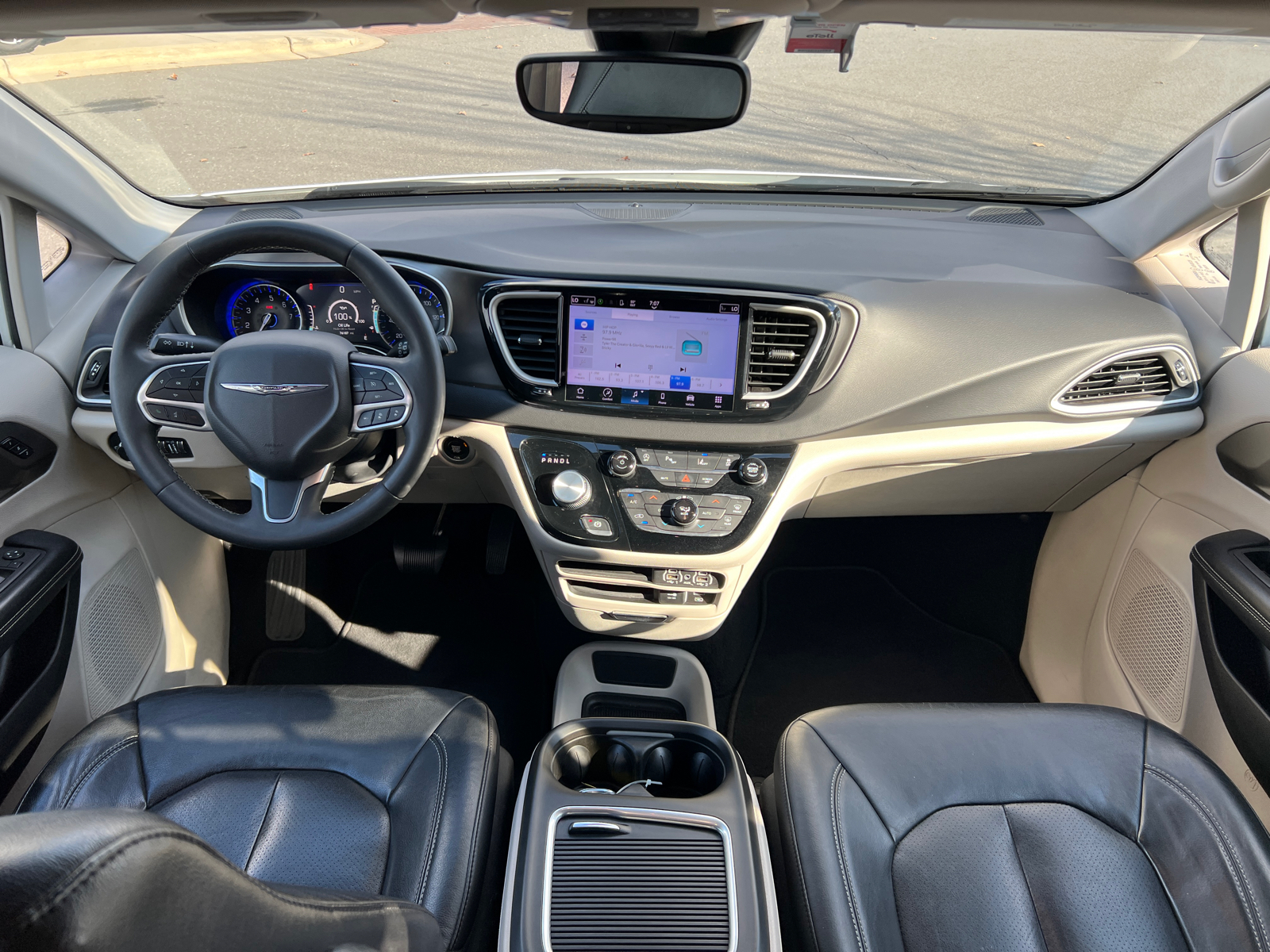 2022 Chrysler Pacifica Touring L 29